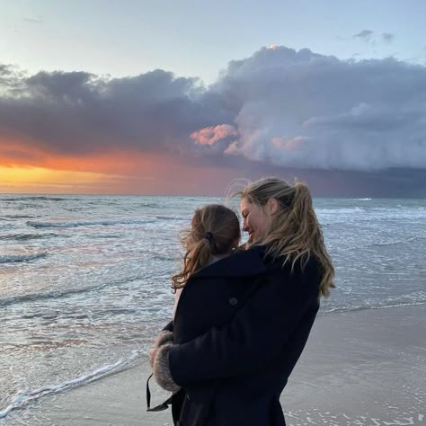 Dream Family, Beach Photography Poses, Foto Baby, Future Mom, Mommy Life, Cute Family, Co Founder, Perfect Life