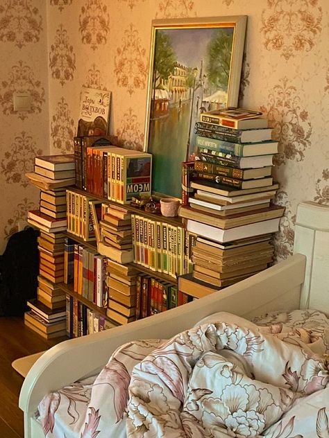 Bookish Apartment, Room Book Aesthetic, Bedroom With Books, Book Display Ideas, Book Piles, Neat Aesthetic, Book Shelf, Dream Rooms, Room Aesthetic