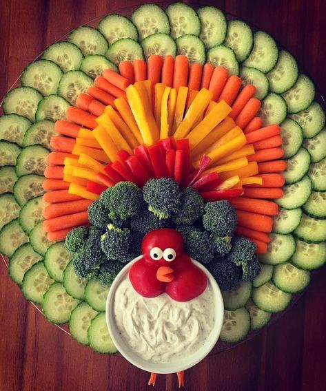 Rememeber for next Thanksgiving Cute Thanksgiving Side Dishes, Thanksgiving Veggie Platter, Thanksgiving Bday Party Ideas, Thanksgiving Fun Food Ideas, November Bunco Ideas, Fall Veggie Dip, Orange Food Board, Thanksgiving Vegi Tray, Thanksgiving Hors D’oeuvres