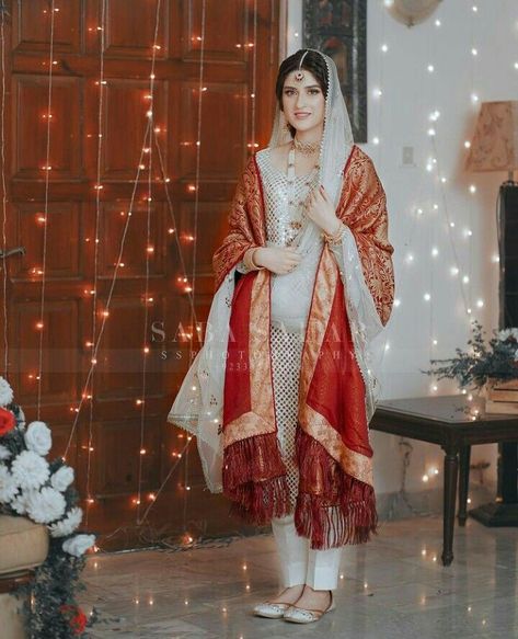 Nikkah Suit Women, Dress Design Ideas, Nikah Outfit, Nikah Dress, Nikkah Dress, Asian Bridal Dresses, Bridal Dresses Pakistan, Pakistani Wedding Outfits, Pakistani Dresses Casual