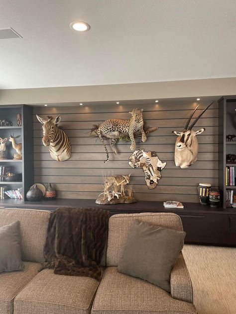 Wild Boar Taxidermy, Animal Trophy Room, Animal Mounts Living Room, Hunting Man Cave, Animal Mounts, Taxidermy Decor, Taxidermy Display, Rustic Basement, Hunting Room