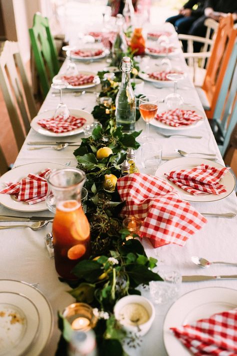 Italian Dinner Party Decorations, Italy Party, Italian Themed Parties, Italian Lunch, Italian Dinner Party, Italian Party, Italian Theme, Dinner Party Decorations, Dinner Party Table