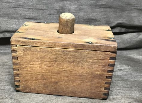 Antique Primitive Rectangular Wooden Butter Mold with Dovetail Joints | eBay Vintage Dishes Antiques, Wooden Butter Mold, Butter Churns, Vintage Hand Tools, Butter Molds, Churning Butter, Dovetail Joints, Primitive Homes, Antique Christmas Ornaments