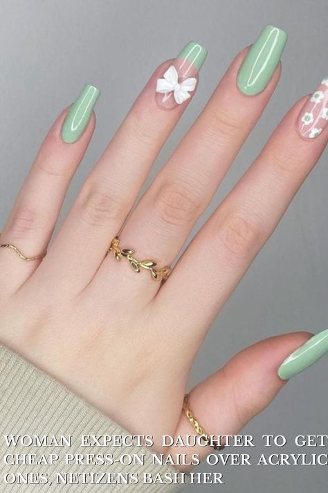 Green And White Nail Art Designs, Acrylic Nail Designs Light Green, Green White Nails Art Designs, Light Green Nails With Design, Green And White Nails Ideas, White And Light Green Nails, Sage Green Coffin Nails, Light Green Nails With Flowers, Green Bow Nails