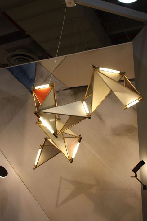 Dieter's Kite has fabric faced units that are reconfigurable --without the use of a drill. Reminds us of an origami construction as well. Origami Lights, Origami Lamp, Furniture Design Sketches, Geometric Pendant Light, Geometric Origami, Artistic Lighting, Geometric Lighting, Lighting Concepts, Cool Lamps