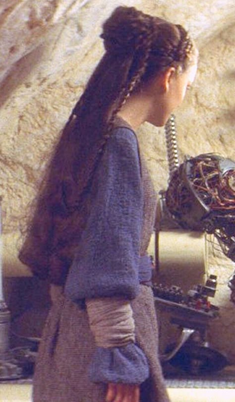 Star Wars Aesthetic Padme, Padawan Braid Girl, Padme's Hairstyles, Padme Tatooine Outfit, Star Wars Girl Hairstyles, Star Wars Inspired Hair Styles, Padme Inspired Hair, Star Wars Hairstyles Padme, Star Wars Inspired Hairstyles