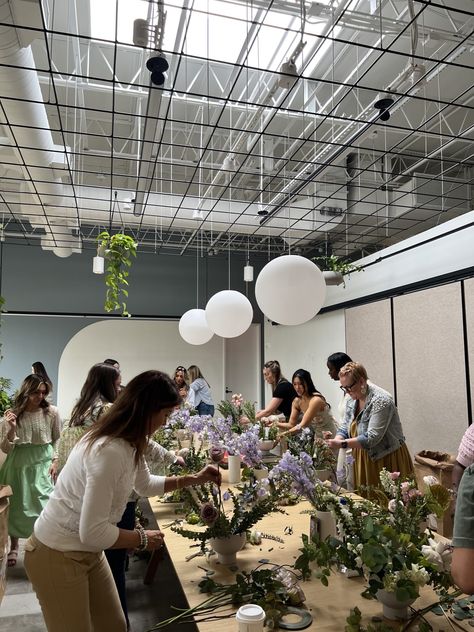 Flowers & Expertise: Mise en Fleur Atlanta Recap - Accent Decor Blog Flower Arrangement Workshop, Fleur East, Creative Floral Design, Floral Workshop, Flower Workshop, Wholesale Decor, Wholesale Flowers, Pop Up Store, Decorating Blogs