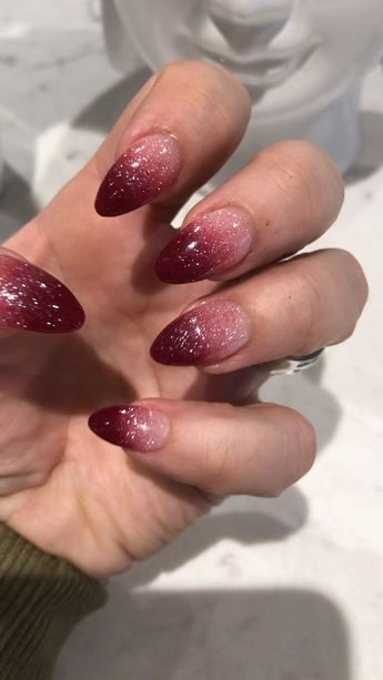 Pink And Burgundy Nail Designs, Wine Sparkle Nails, Burgundy Gradient Nails, Burgundy Ombré Nails, Burgundy Ombre Nails, Jan Nails, Ruby Nails, Burgundy Nail Designs, Ny Nails