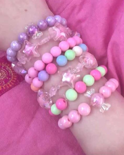 Kawaii Bracelet, Kawaii Cutecore, Diy Kandi Bracelets, Diy Kandi, Bracelet Inspo, Kandi Patterns, Kawaii Core, Kandi Bracelets, Kawaii Jewelry