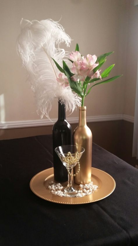 Gatsby Party Centerpieces Diy, Simple Great Gatsby Party Decorations, Great Gatsby Backyard Party, Gatsby Themed Table Decor, Gatsby Centerpiece Ideas Diy, 1920s Party Table Decor, Great Gatsby Party Decorations Table Centerpiece Ideas, 1920s Party Centerpieces, Great Gatsby Centerpiece Ideas Diy