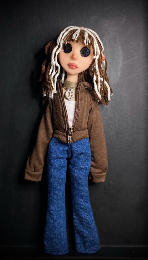 Trama Core Art, How To Make A Custom Coraline Doll, Mushroom Hat Diy Paper Mache, How To Make A Caroline Doll, Coraline Dolls Custom, Make Your Own Coraline Doll, Coraline Doll Making, Custom Coraline Doll Clay, Clay Coraline Doll