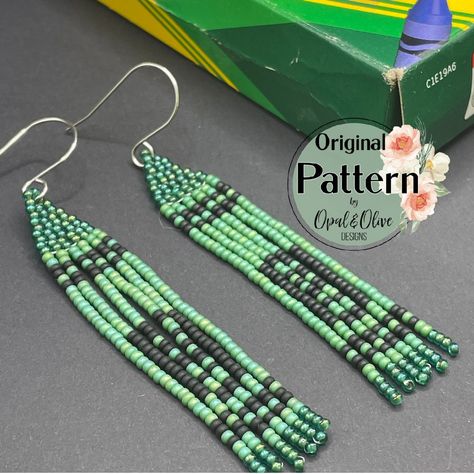 Teacher Beaded Earrings, Beaded Brick Stitch Earrings, Seed Bead Earrings Diy, Crayon Earrings, Bead Art Patterns, Fringe Earrings Pattern, Pencil Earrings, Earrings Pattern, Beaded Fringe Earrings