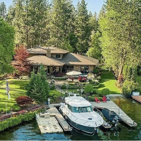 Lakefront Living, Modern Lake House, Dream Life House, Lakefront Homes, Dream Cottage, Lake Cottage, Luxury Homes Dream Houses, Dream Backyard, Dream House Interior