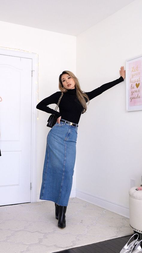 Demin Skirt Long, Black Sweater Skirt Outfit Winter, Blue Denim Maxi Skirt Outfit, Black Denim Maxi Skirt Outfit Winter, Medium Black Skirt Outfit, Zara Denim Skirt Outfit, Mango Clothes Outfits, Long Demon Skirt Outfit, Long Denim Skirts Outfit