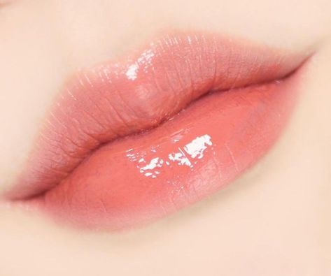 Peachy Lip, Heart Shaped Lips, Lips Inspiration, Korean Lips, Lip Art Makeup, Beauty Hacks Lips, Korean Eye Makeup, Makeup Lips, Love Lips