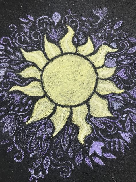 Chalk Drawing Aesthetic, Repunzel Drawings Sun, Chalk Aesthetic Sidewalk, Drawing Ideas With Chalk, Calk Drawing Ideas, Chalk Art Tangled, Easy Chalk Doodles, Sidewalk Art Ideas Street Painting, Chalk Coloring Ideas