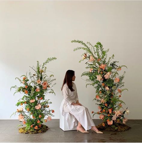 Engagement Restaurant Decorations, Floral Installation Photoshoot, Floral Stage Decoration, Minimal Wedding Backdrop, Autumn Wedding Arch, Floral Structure, Floral Branding, Boho Wedding Backdrop, Floral Arch Wedding