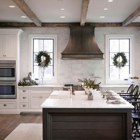 Outdoor Kitchen Countertops, Kitchen Hoods, Kitchen Stove, Traditional Kitchen, White Cabinets, Kitchen Layout, Beautiful Kitchens, Kitchen Style, Home Decor Kitchen