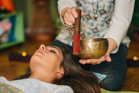 Volcano Island, Singing Bowl Meditation, Ayurvedic Massage, Point Acupuncture, Sound Therapy, Sound Bath, Wellness Trends, Tibetan Singing Bowls, Meditation Benefits