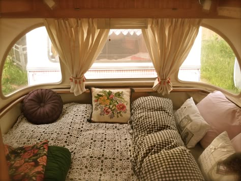 Biod 1975 Cottage Core Trailer, Vintage Camper Van Interior, Caravan Aesthetic, Live In A Van, Camper Interior Design, Vintage Camper Remodel, Campervan Life, Van Life Diy, Cocoppa Wallpaper