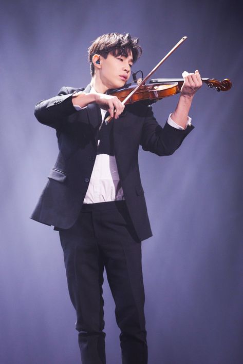 Person Holding Violin Reference, Henry Lau Violin, Henry Lau, Musician Photography, Human Reference, Body Reference Poses, Human Poses Reference, Human Poses, Figure Drawing Reference