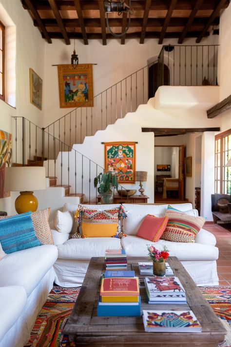 15 Tips to Achieve the Perfect Mexican Farmhouse Decor – Everyday Inspo Modern California Spanish Style Interior, Interior Mexican Style, French Mexican Decor, Mexican Inspired Decor Living Room, South American Interior Design, Mexican Bohemian, Mexican Coastal Decor, Vintage Mexican Home Decor, Organic Mexican Decor