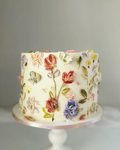 Palette Knife Cake, Flower Cupcake Cake, Admin Day, Flower Cake Design, Buttercream Cake Designs, Buttercream Flower Cake, Monday Again, Elegant Birthday Cakes, Homemade Frosting