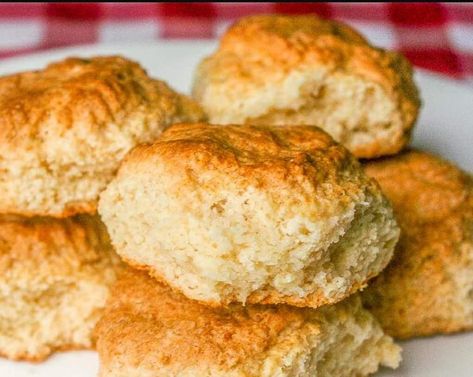 Raisin Tea Biscuit Recipe, Tea Buns, Crockpot Dump Recipes, Newfoundland Recipes, Rock Recipes, Dump Meals, Tea Biscuits, Canadian Food, Bread Baker