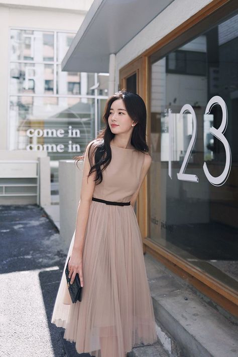 Korean Dress Casual Simple, Korean Style Dress Casual, Korean Dresses Aesthetic, Korea Dress Outfits, Korean Dress Outfit Casual, Formal Dress For Women Classy, Korean Cute Dress Outfit, Korean Fashion Dress Formal, Simple Dresses Casual Classy