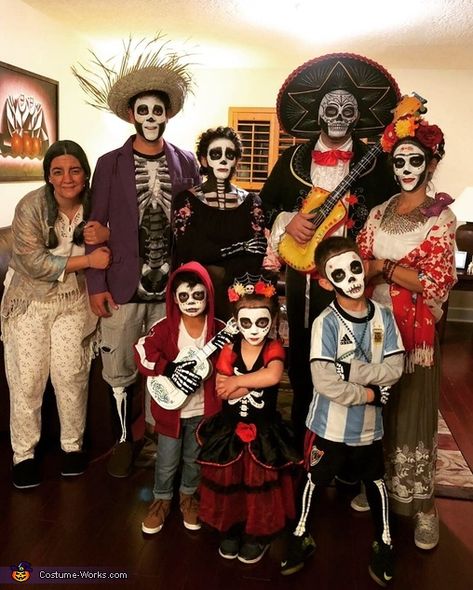 Coco Disney Outfit Ideas, Disney Coco Costume, Coco Costumes Family, Mama Coco Costume, Coco Halloween Costume, Coco Couple Costume, Coco Makeup, Coco Costume Ideas, Coco Halloween Costume Family