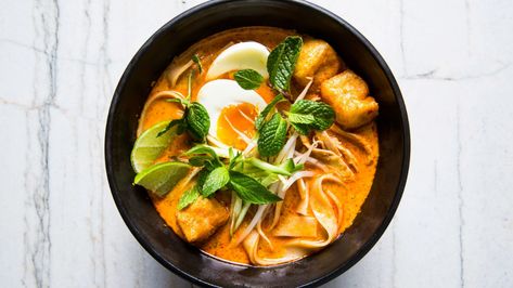 Chicken Laksa, Laksa Recipe, Laksa Soup, Curry Laksa, Homemade Chicken Stock, Sambal Oelek, Rice Vermicelli, Soft Boiled Eggs, Noodle Soup Recipes