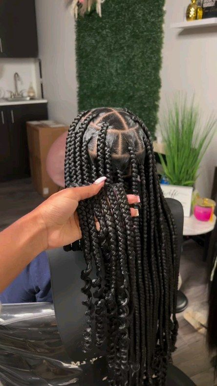 Top African Hairstyles | Large knotless braids ❤️❤️ #knotlessbraids #slayyourbraids . . Hairstylist @yrq.tank | Instagram Hairstyles Ideas Black, 20 Box Braids Hairstyles, Large Coi Leray Braids, Black Braiding Hairstyles, Bigger Braids For Black Women, Cute Shoulder Length Hairstyles Braids, Hairstyles Inspo Black Women, Black Hairstyle Ideas Braids, People Braiding Hair