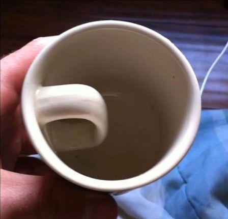 Whoever made this mug. LIKE, FOR REAL? | 21 People Who Should Be Fired Immediately Funny Fails, One Job, Humour, Job Fails, Boring Job, You Had One Job, Design Fails, Best Coffee Mugs, Coffee Tasting