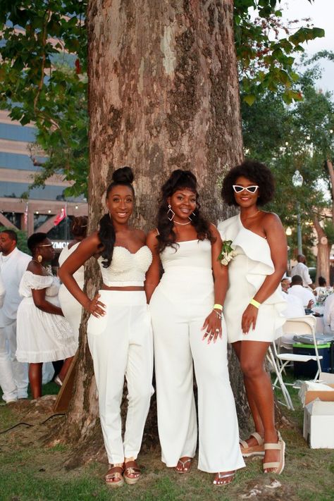 DÎNER EN BLANC | A FEW THINGS TO KNOW White Wedding Attire For Guest, All White Tea Party Outfit, En Blanc Party Outfit, Le Diner En Blanc Outfits, All White Wedding Guests Outfits, Dinner En Blanc Outfit Women, White Garden Party Outfit, All White Wedding Guest Attire, All White Cocktail Party Outfit