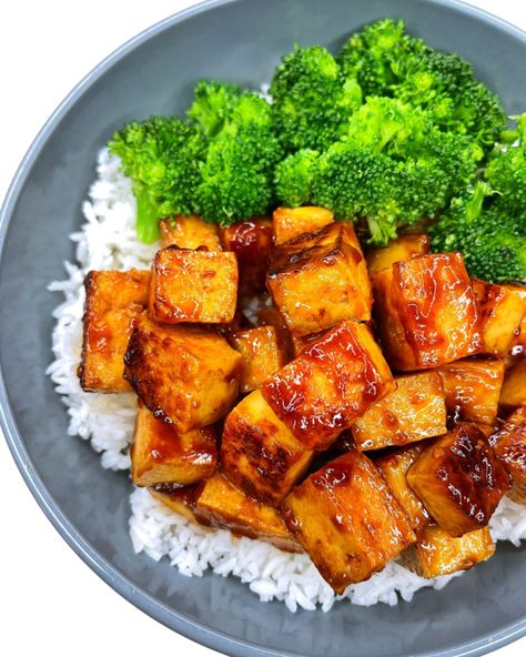 Spicy Maple Glazed Tofu Maple Tofu Recipes, Maple Glazed Tofu, Maple Hoisin Tofu, Sweet And Spicy Tofu Recipes, Spicy Tofu Bowl, Spicy Honey Garlic Tofu, Tofu Sandwich, Franks Red Hot, Maple Glaze