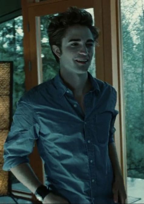 Carsile Cullen Twilight, Edward Cullen Actor, Edward Cullen Outfit, Edward Cullen Icon, Twilight Photoshoot, Edward Aesthetic, Twilight Robert Pattinson, Twilight Edward Cullen, Edward Twilight