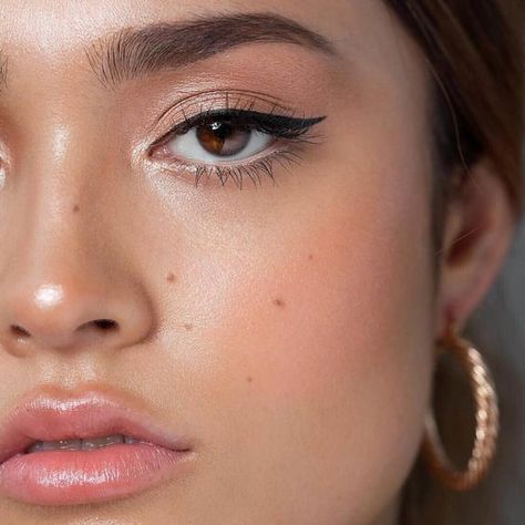 11 Dew Products That Will Make Your Skin Glow This Summer Summer Wedding Makeup, Permanente Make-up, Video Makeup, Perfect Cat Eye, Makeup Tip, Glow Skin, Dewy Skin, Halloween Make, Natural Makeup Looks