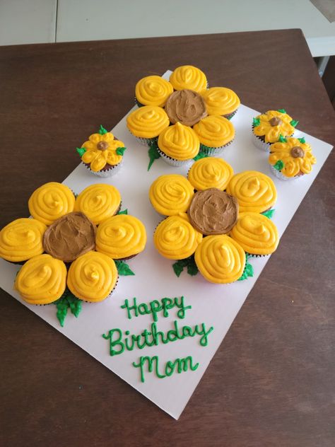 Sun Flower Food Ideas, Mom Birthday Cupcakes Ideas, Mother’s Day Pull Apart Cupcakes, Cupcake Pullapart Cake, Cupcake Arrangements Birthday, Sunflower Pull Apart Cupcakes, Cupcakes For Moms Birthday, Yellow Birthday Cupcakes, Cupcake Flower Cake