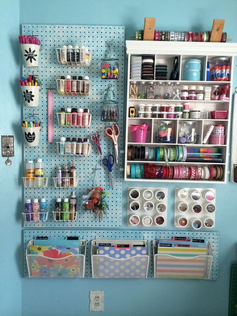 Get Seriously Organized, Pegboard Craft Room, Seriously Organized, Atelier Ideas, Supply Organization, Sewing Room Inspiration, Sewing Room Storage, Messy Crafts, Art Studio Room