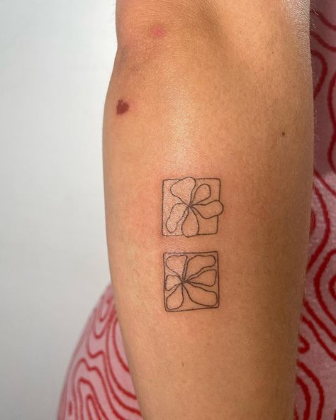 Flower tiles and wiggly plant pot 💕 For the loveliest Rosie 💕 so blessed to meet all my beautiful clients 💕 #tattoo #tattooartist… | Instagram Pincushion Flower Tattoo, Flower Tile Tattoo, And So It Is Tattoo, Insert Here Tattoo, Abstract Circle Tattoo, Peace Flower Tattoo, Abstract Daisy Tattoo, Ceramic Tile Tattoo, Sacrum Tattoo