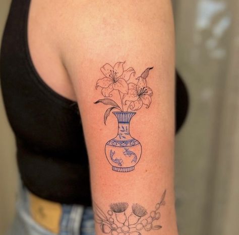 Blue Vase Tattoo, Antique Vase Tattoo, Vintage Vase Tattoo, Wierd Tattoo, Vase With Flowers Tattoo, Flowers In Vase Tattoo, Vase Tattoo Design, Flower Vase Tattoo, Pottery Tattoo