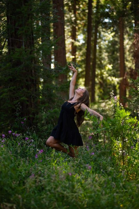 Dance Senior Photoshoot Ideas, Dancer Photography Outdoor, Dancer Senior Photos, Nature Dance Photoshoot, Dancer Senior Picture Ideas, Senior Dance Photos, Dance Senior Photos, Senior Dance Picture Ideas, Dance Senior Picture Ideas