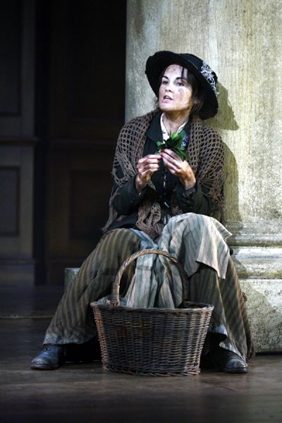 Michelle Dockery as Eliza Doolittle in "Pygmalion" by George Bernard Shaw. Pygmalion Play, My Fair Lady Musical, Species Ideas, Image Book, English Project, English Projects, Eliza Doolittle, Theatre Plays, Michelle Dockery