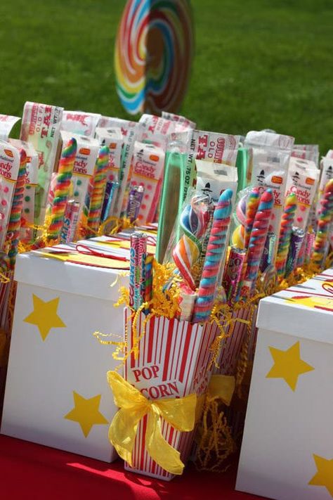 Tons of great circus party decorations for any circus theme! Ideas you can DIY yourself with step by step pictures! Everything from invitations to girly circus tents and even centerpieces to give a good first impression! Carnival Party Favors, Circus Birthday Party Theme, Carnival Birthday Party Theme, Circus Theme Party, Kids Carnival, Carnival Themed Party, Carnival Theme, Circus Birthday Party, Movie Birthday