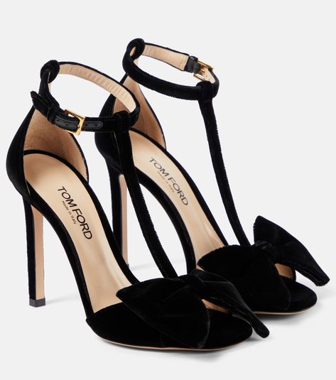 Summer Shoes Heels, Spring Sunglasses, Minimal Shoes, High Heels Classy, Heels Aesthetic, Tom Ford Shoes, Velvet Sandals, Workout Beginner, Black Toms