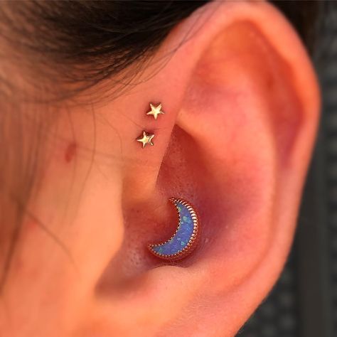 Celestial Ear Piercings, Moon Piercing, Ear Curation, Piercing Inspo, Ear Piercing, Stars And Moon, Ear Piercings, Beautiful Jewelry, Piercings