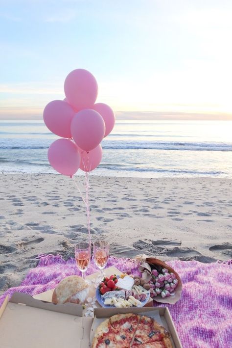 Valentine’s Day Beach Picnic, Sunset Beach Picnic Birthday, Birthday Party Beach Ideas, Beach Birthday Party Decorations Outdoor, Cute Beach Birthday Ideas, Beach Day Birthday, Galentines Beach Picnic, Birthday Party At Beach, Birthday In Beach