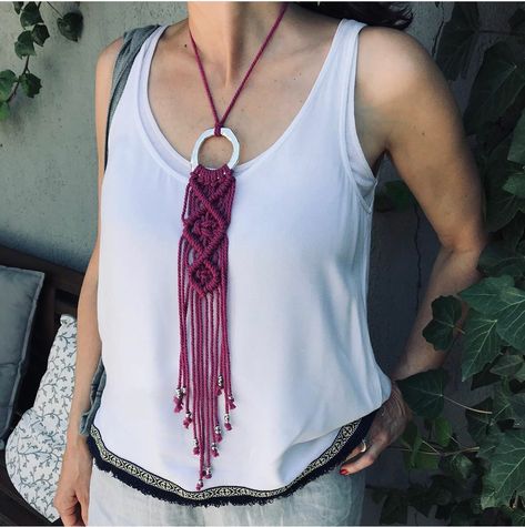 Macrame Necklace Tutorial, Macrame Clothes, Collar Macrame, Macrame Colar, Simple Macrame, Makramee Diy, Macrame Knots Pattern, Macrame Wall Hanging Patterns, Macrame Patterns Tutorials