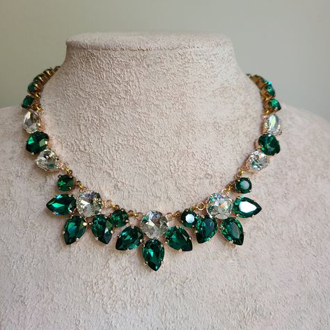 Emerald wedding colors