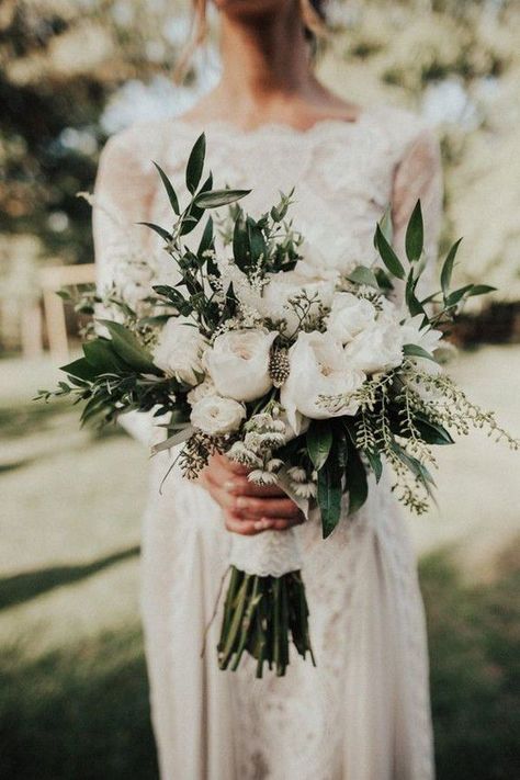 Simple Wedding Bouquets, Greenery Wedding Bouquet, Green Wedding Bouquet, Flower Colour, Sage Green Wedding, White Wedding Bouquets, Fall Wedding Bouquets, White Wedding Flowers, Marquee Wedding